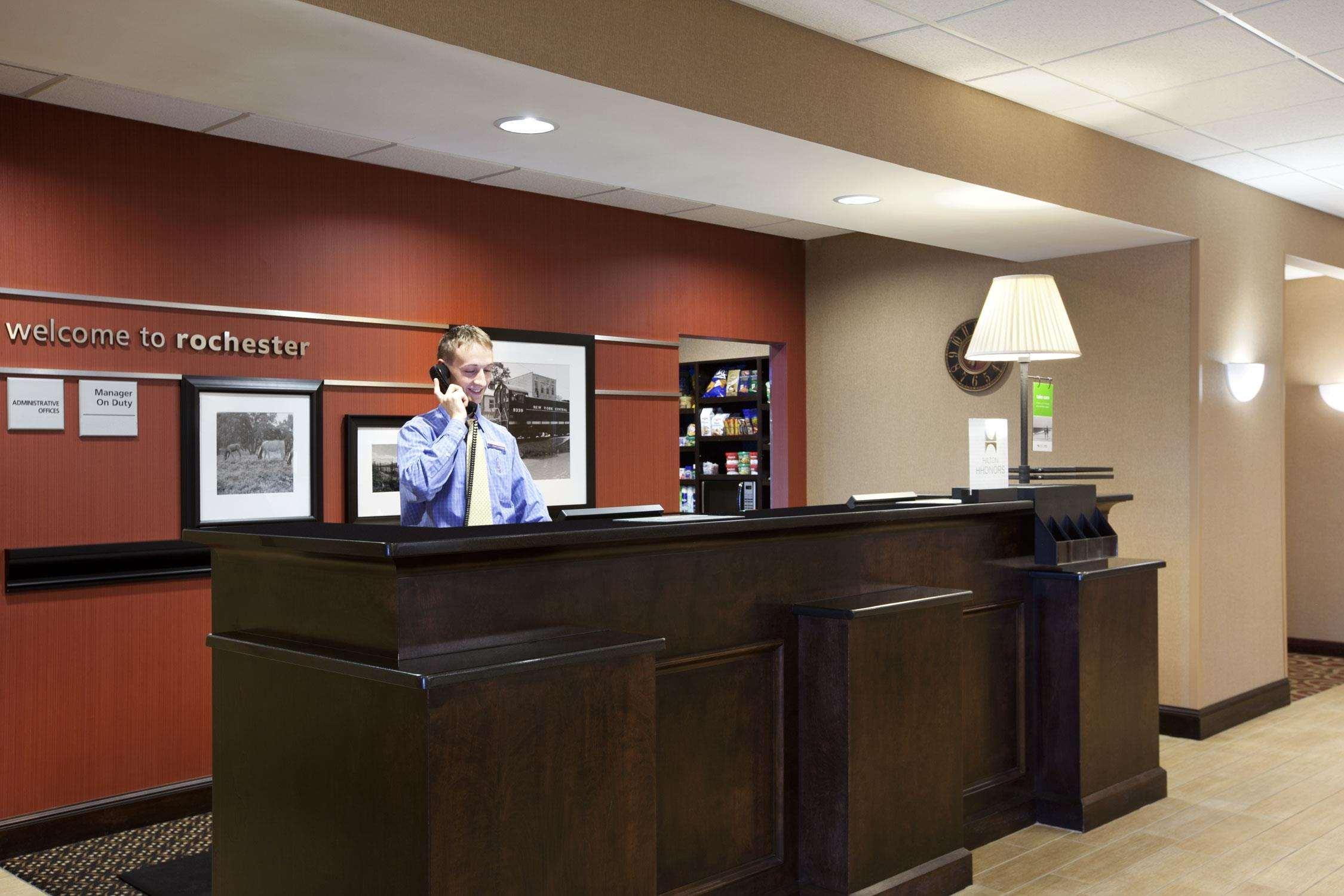 Hampton Inn & Suites Rochester-North Interior photo