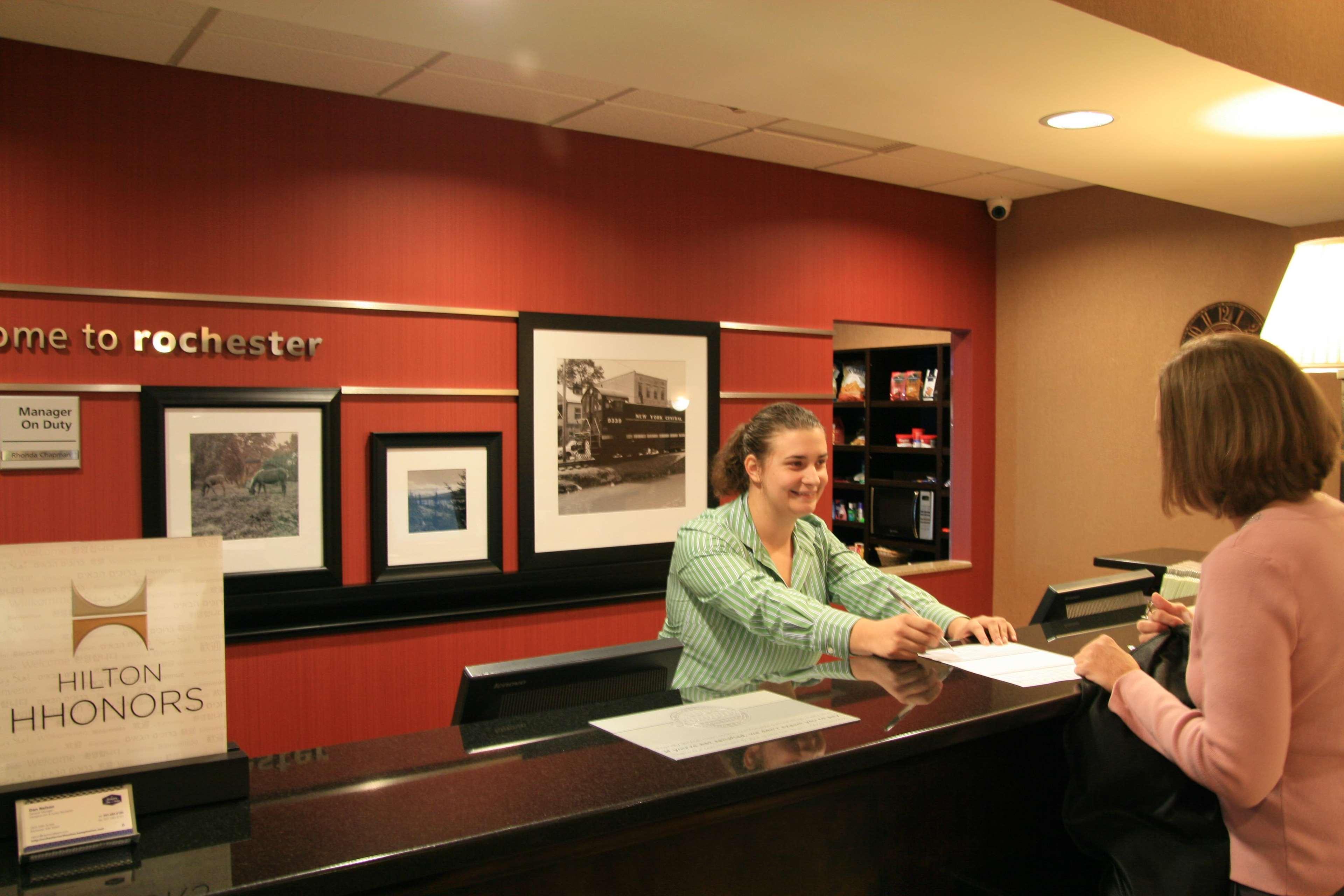 Hampton Inn & Suites Rochester-North Interior photo