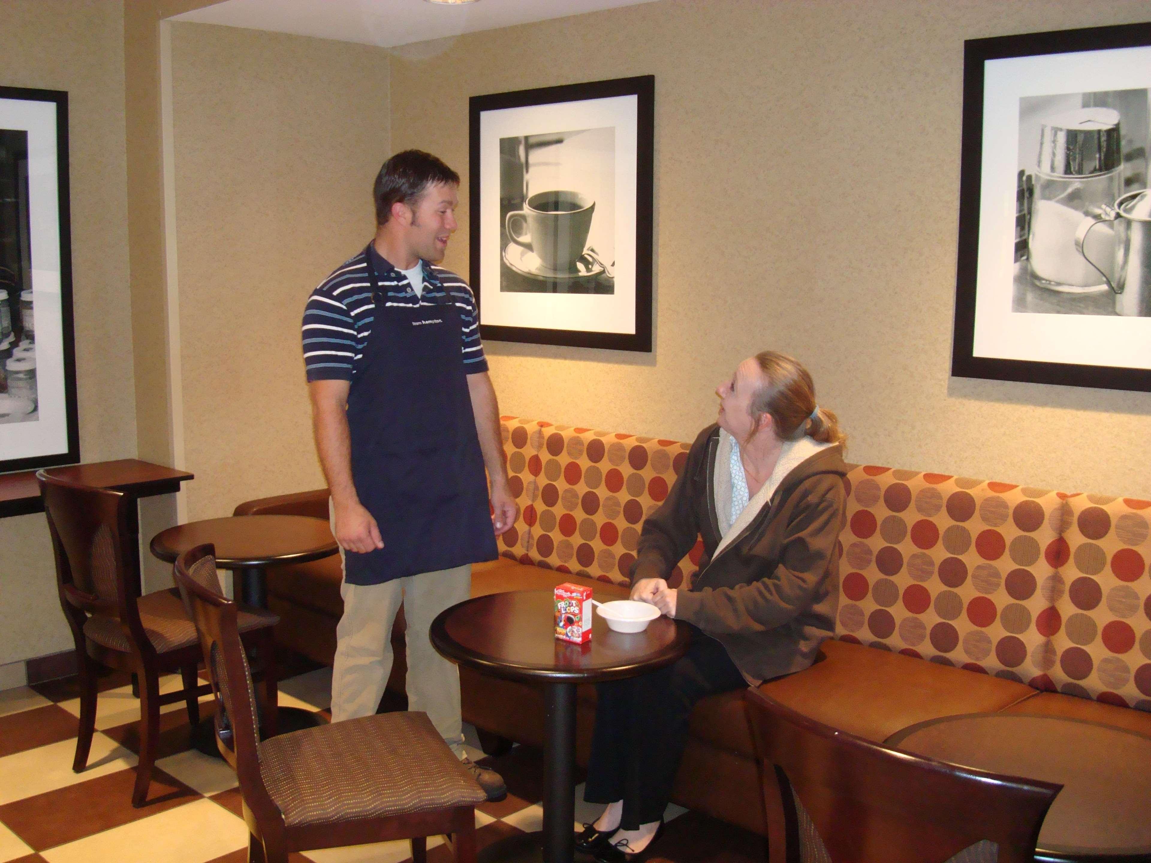Hampton Inn & Suites Rochester-North Restaurant photo