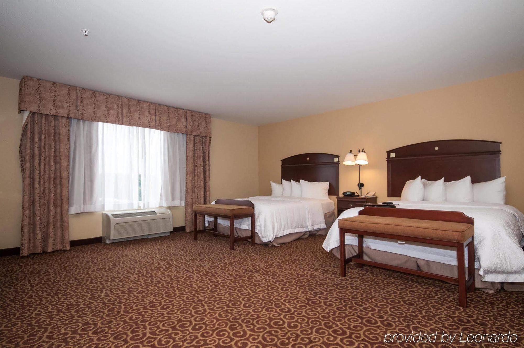 Hampton Inn & Suites Rochester-North Exterior photo