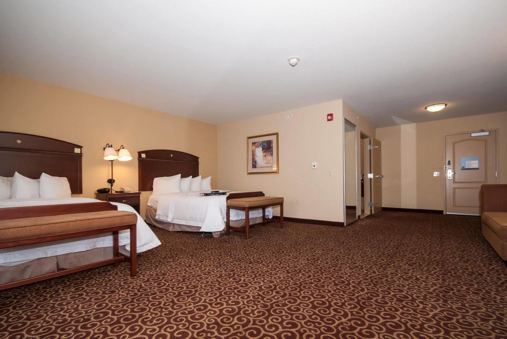 Hampton Inn & Suites Rochester-North Exterior photo